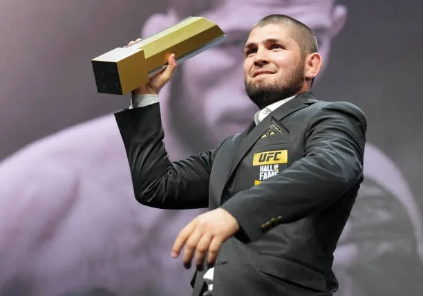 ダナ・ホワイトが断言「カビブはもう戻らない」 UFC330でグローブ姿も復帰なし